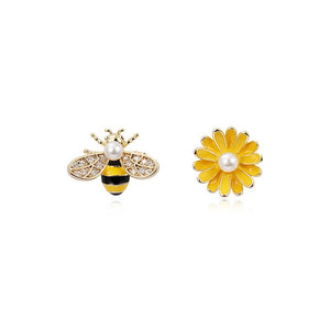 Bee Daisy Stud Earrings