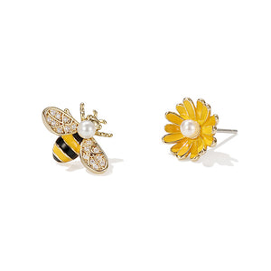 Bee Daisy Stud Earrings