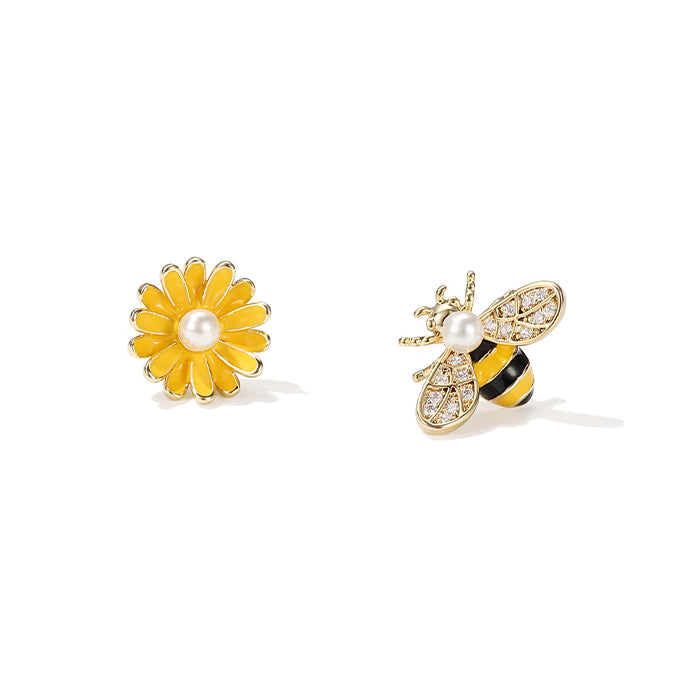 Bee Daisy Stud Earrings